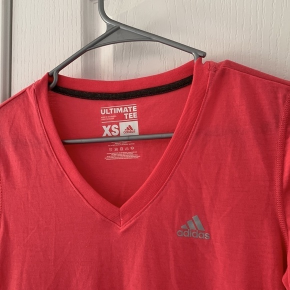 Adidas Ultimate Tee v-neck‎ t-shirt in pink size XS logo athletic - Picture 2 of 10